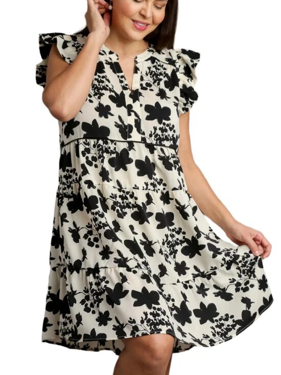 Umgee Dresses & Skirts - Umgee Floral Flutter Sleeve Tiered Dress (Small)